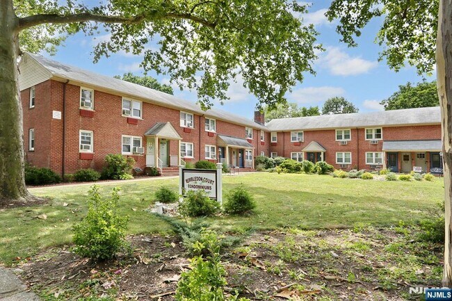 Building Photo - 1600 Fair Lawn Ave