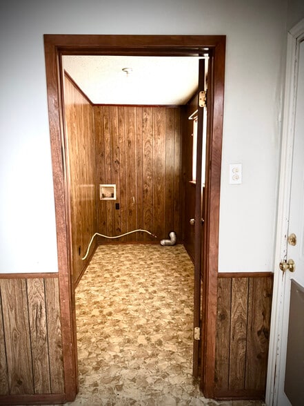 Building Photo - 406 S Hubbard Ave.