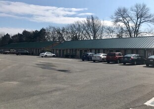Building Photo - 1BR 1BA Ground Level Apt., Free Water! - *...