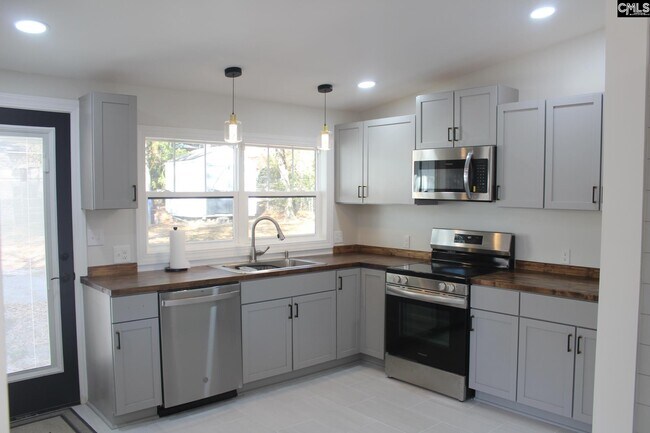 Building Photo - 955 Laurie Ln