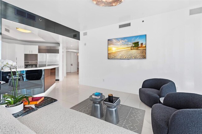 Building Photo - 100 South Pointe Dr