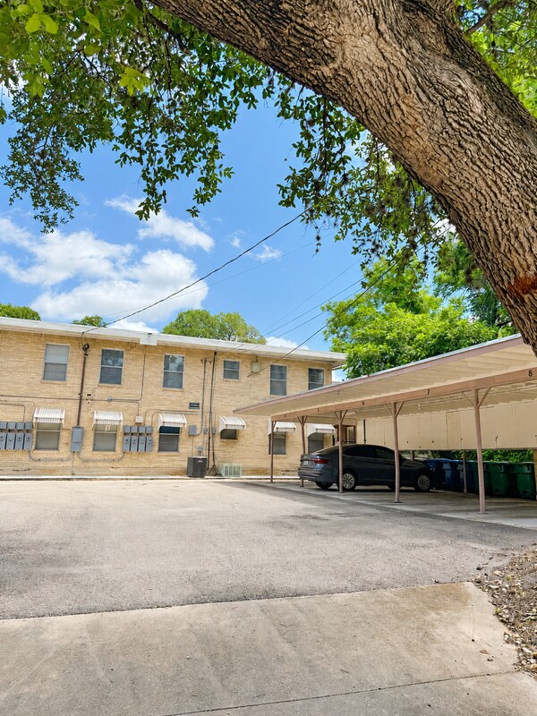 Building Photo - 120 Funston Pl