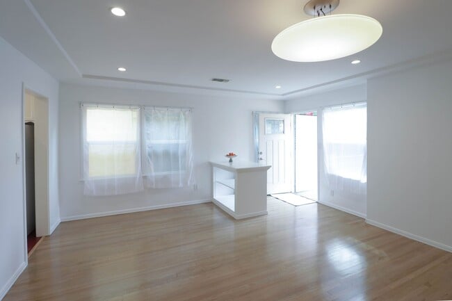 Building Photo - 2420 Teviot St