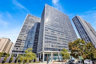 Building Photo - 340 W Diversey Pkwy