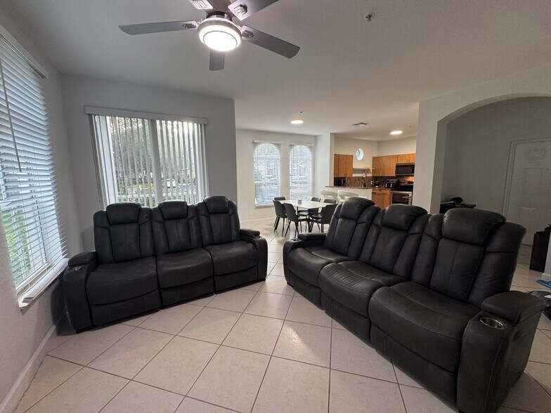 Building Photo - 4415 SW 160th Ave