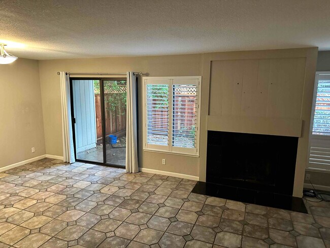 Building Photo - 134 W Rincon Ave