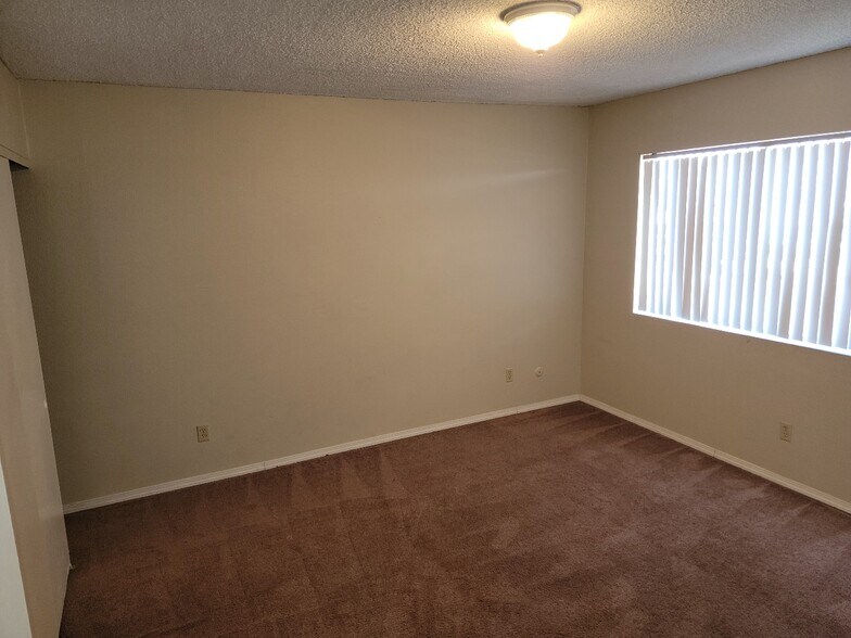 Building Photo - 860 13th St