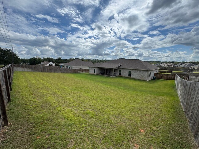 Building Photo - 364 Lakes Dr