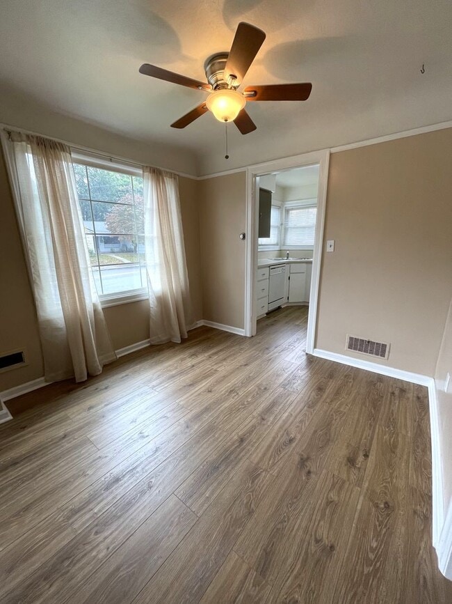 Building Photo - Renovated 3 Bed, 2 Bath House with Large Yard