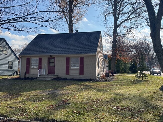 Building Photo - 2542 W 8th St