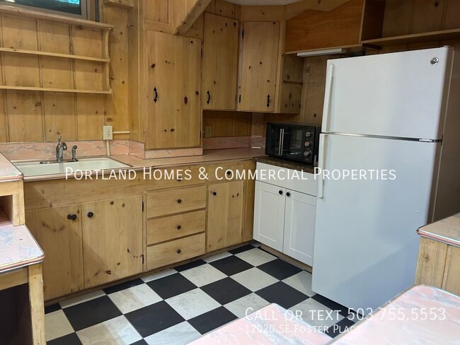 Building Photo - 2-Bedroom Basement ADU in Beautiful Forest...