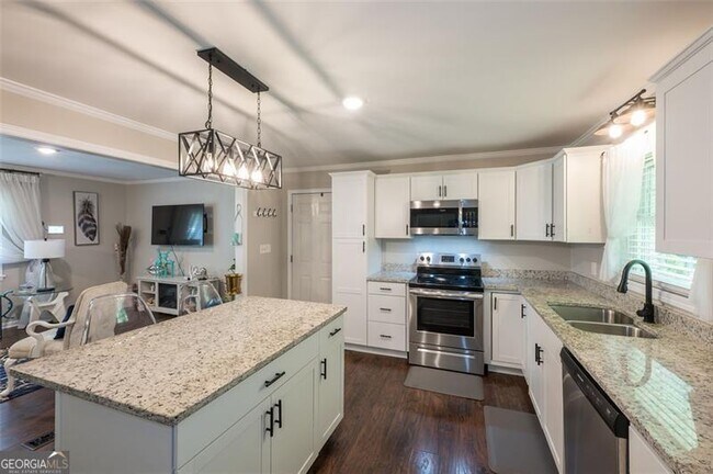 Building Photo - 1025 Hilburn Dr SE