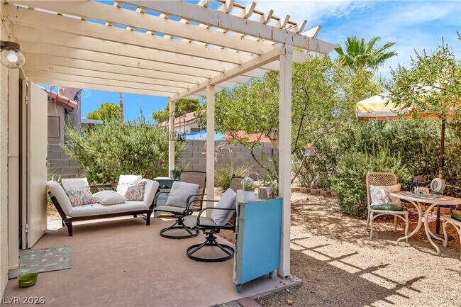 Building Photo - 760 Thousand Oaks Dr