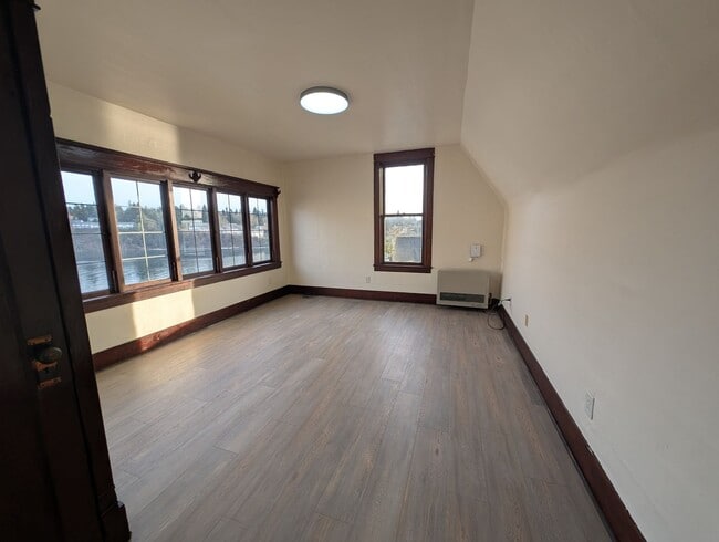 Building Photo - 11thStPl114(1-4)