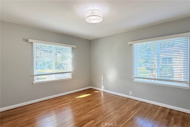 Building Photo - 1505 N Rosewood Ave