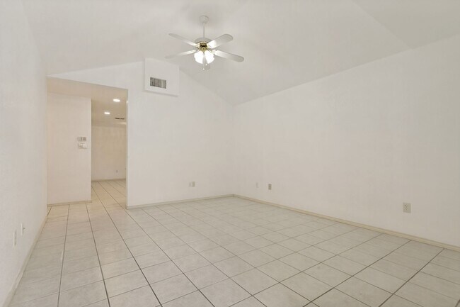 Building Photo - 2-BEDROOM, 2.5-BATHROOM DUPLEX/CONDOMINIUM IN TERRELL HEIGHTS