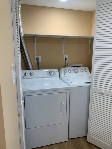 Building Photo - 37 Sudley Ford Ct