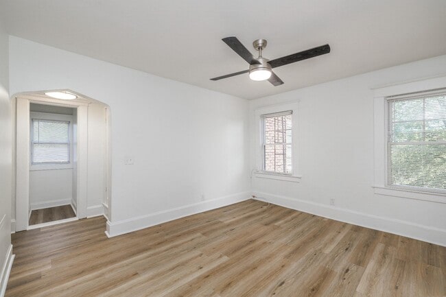Living Area - Barrington Apartments
