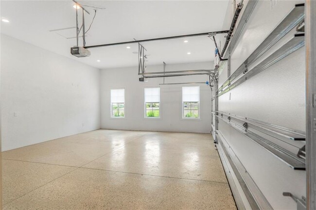 Building Photo - 15023 Pendio Dr