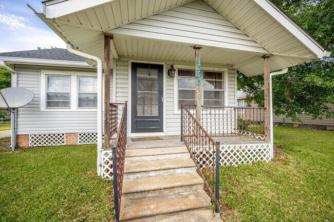 Building Photo - Cute 2 Bed 1 Bath in Pascagoula