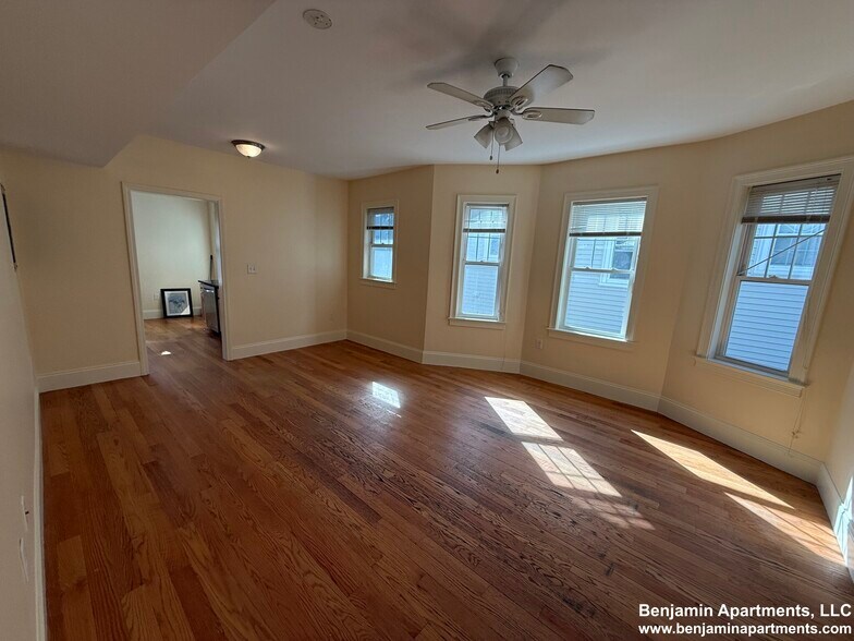 Primary Photo - 74 Brooks St