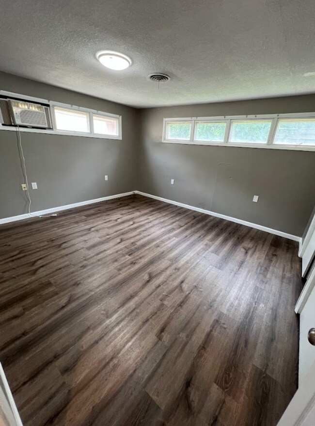 Building Photo - Schedule a Showing Today!!!