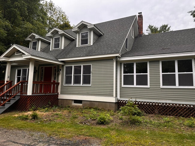 Building Photo - 6 Crescent St