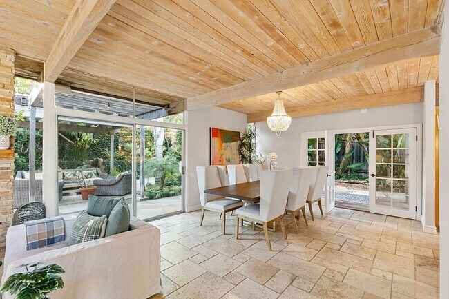 Building Photo - 6241 Frondosa Dr