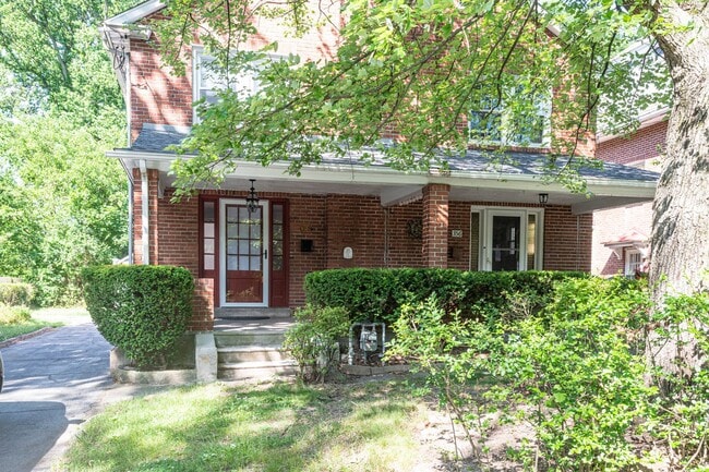 Building Photo - Twin Newly Renovated Brick Home in Lower Merion SD! Walk to park!