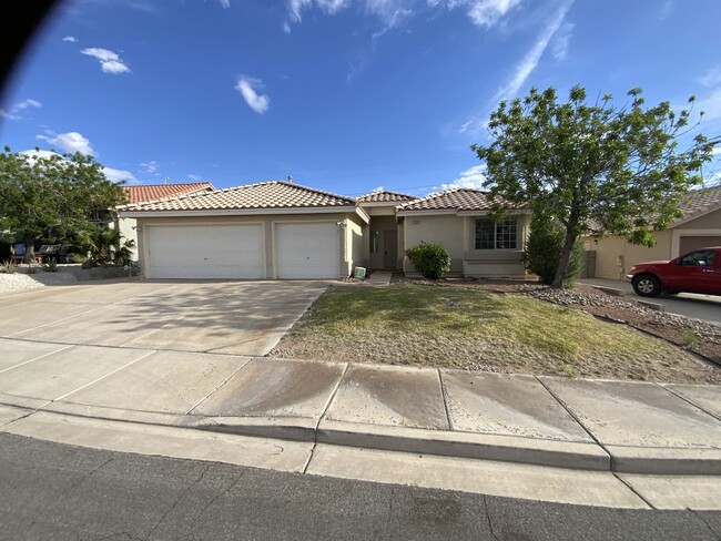 Primary Photo - Single Story Henderson Home with 3-Car Gar...