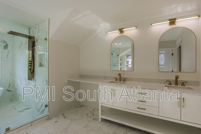 Building Photo - 116 3rd Ave