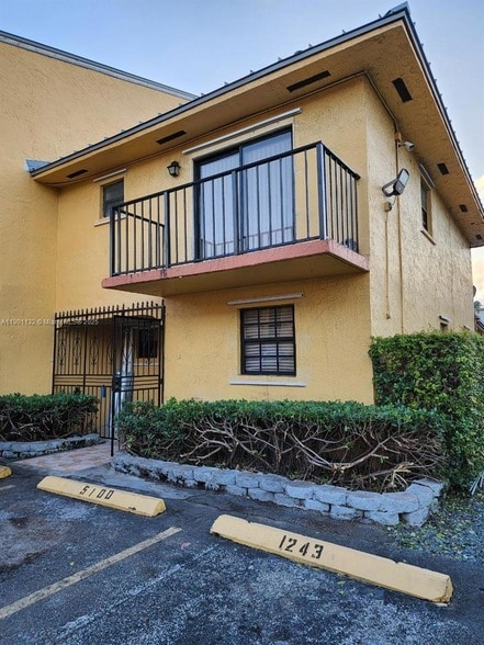 Building Photo - 5100 W 12th Ln