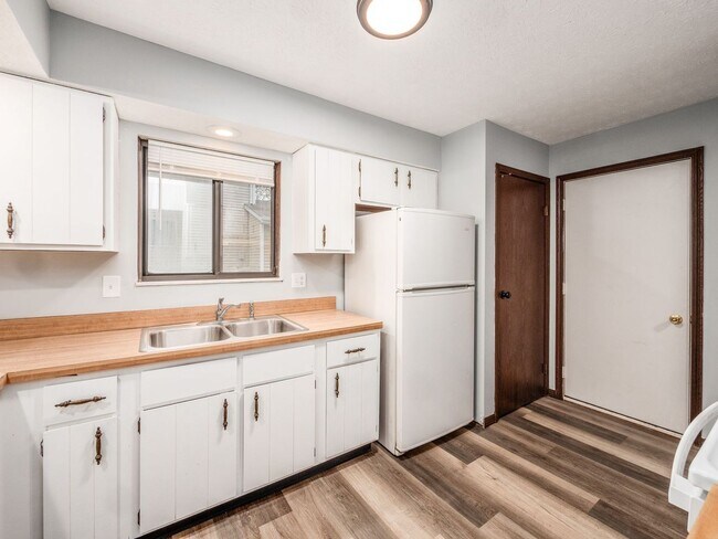 Building Photo - 8235-8237 Goldsmith Dr