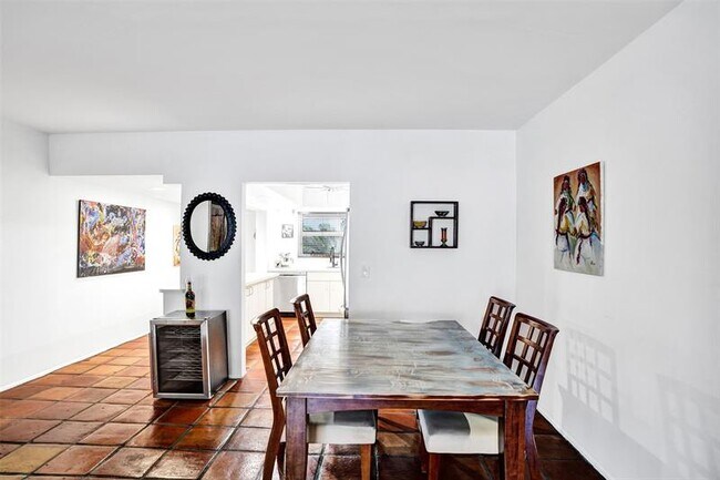 Building Photo - 1212 SE 2nd Ct