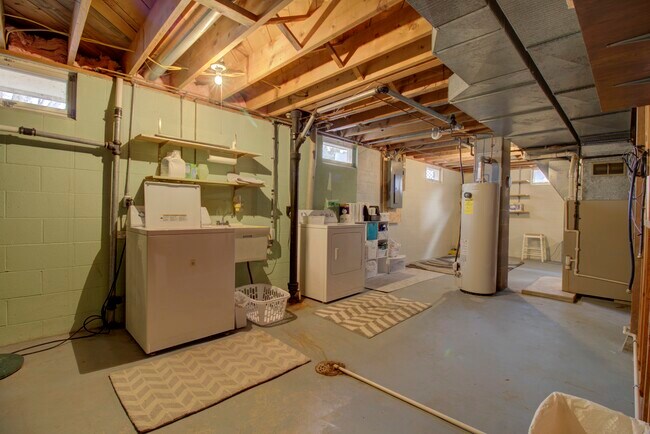 Building Photo - 1412 N Park St