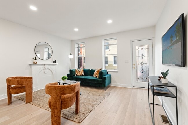 Building Photo - 1638 Latona St