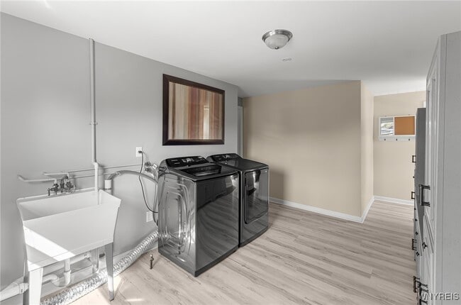 Building Photo - 273 Division St