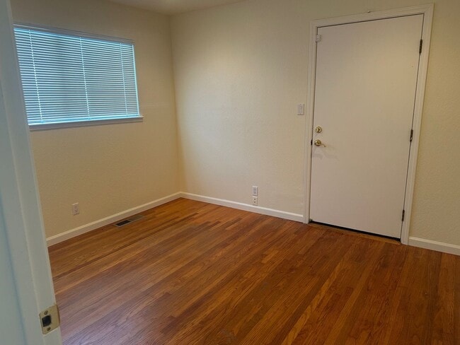 Building Photo - 3BD/2BA Fremont Home with Open Floor Plan and Outdoor Deck