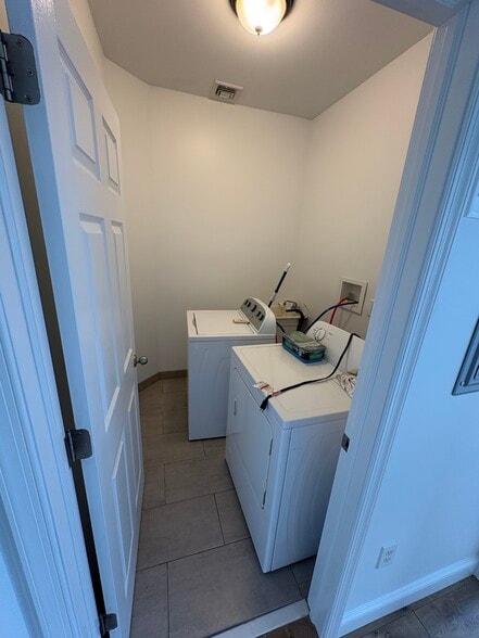 Building Photo - 4524 Edgemont St