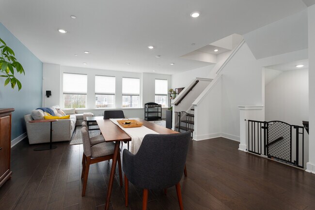 Building Photo - 1907 Swales Ct