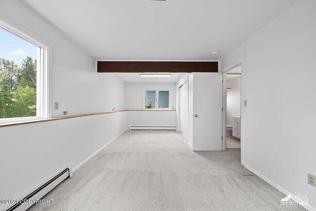 Building Photo - Newly Updated 4 Bedroom UMED Home!