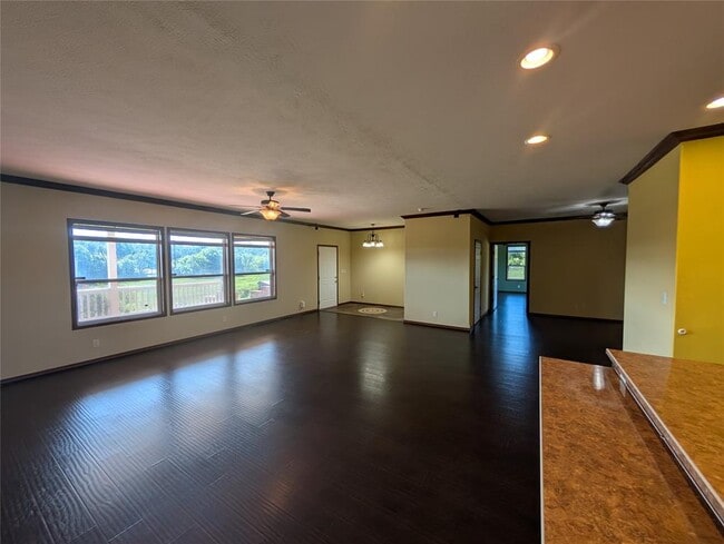 Building Photo - 13908 Kelly Dr