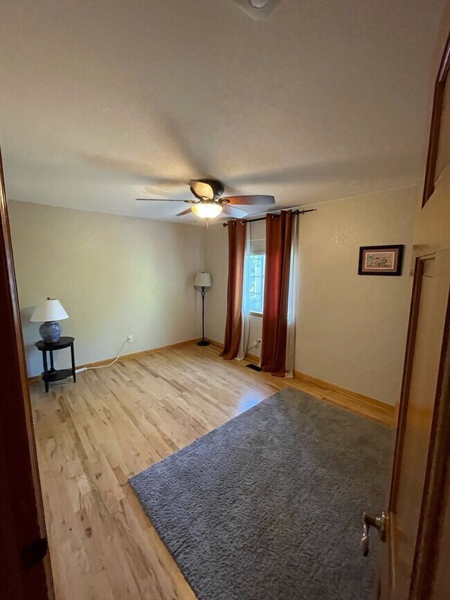 Building Photo - Beautiful Home in Golden Meadows!