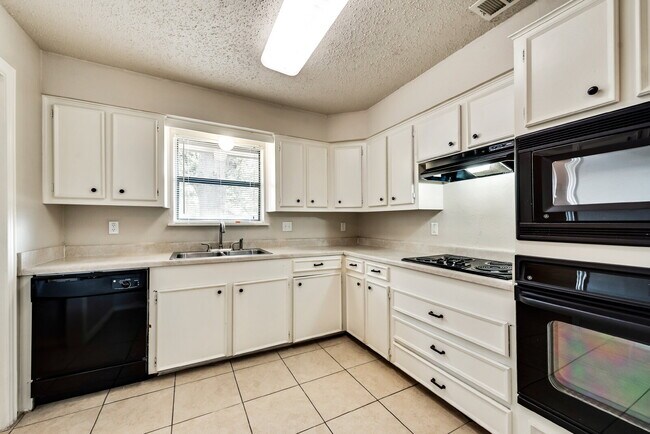 Building Photo - $2200 Wylie: Single level house with wood ...