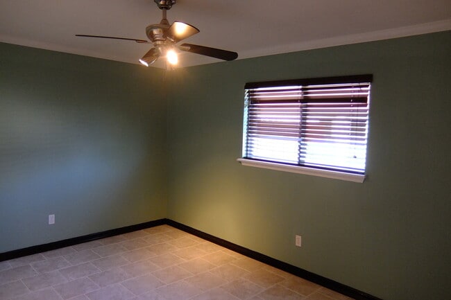 Building Photo - 10526 Sundown Dr