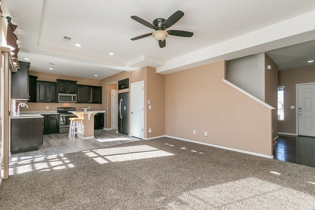 Building Photo - Beautiful 3 Bed 2.5 Bath in Thompson River...