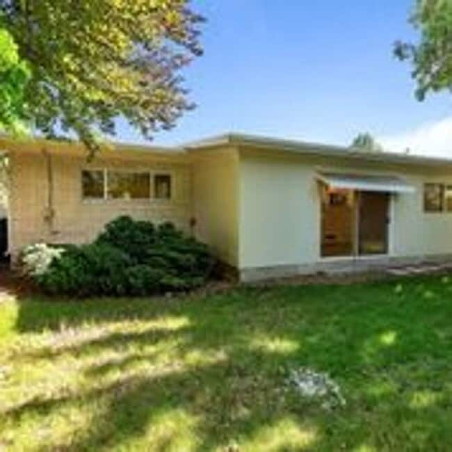 Building Photo - 95 W 600 N