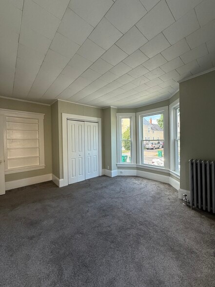 Large bedroom bay window - 10 Silver St