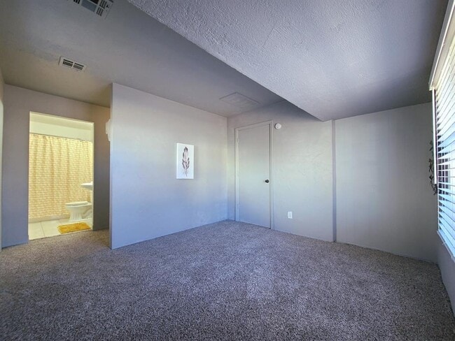 Building Photo - 3512 N Holman Ct