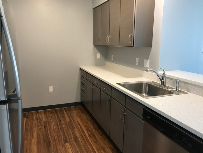 Building Photo - 15 E Ridge Dr